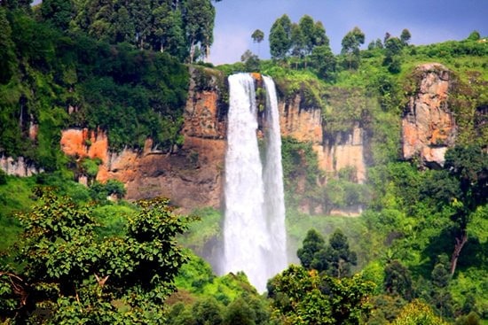 A photo of Sipi Falls